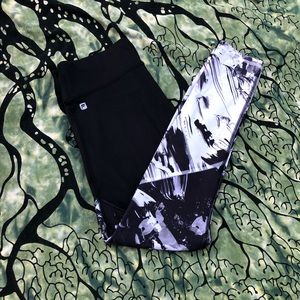Fabletics black pattern leggings